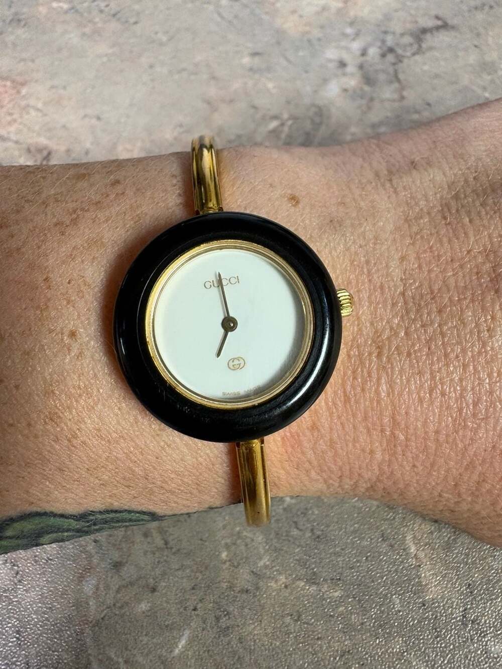 Gucci 11/12 Bangle Watch Black Bezel Gold